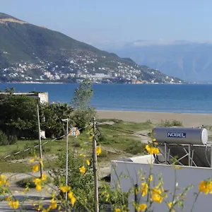 Beni Osmenaj Pensión Vlorë